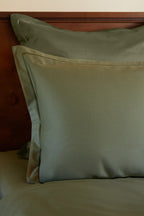 Paire de taies d'oreiller en satin | Vert Olive Bourdon Vert Olive