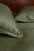 Paire de taies d'oreiller en satin | Vert Olive Bourdon Vert Olive