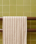 Serviette de bain à rayures | Beige Arbois / Chocolat