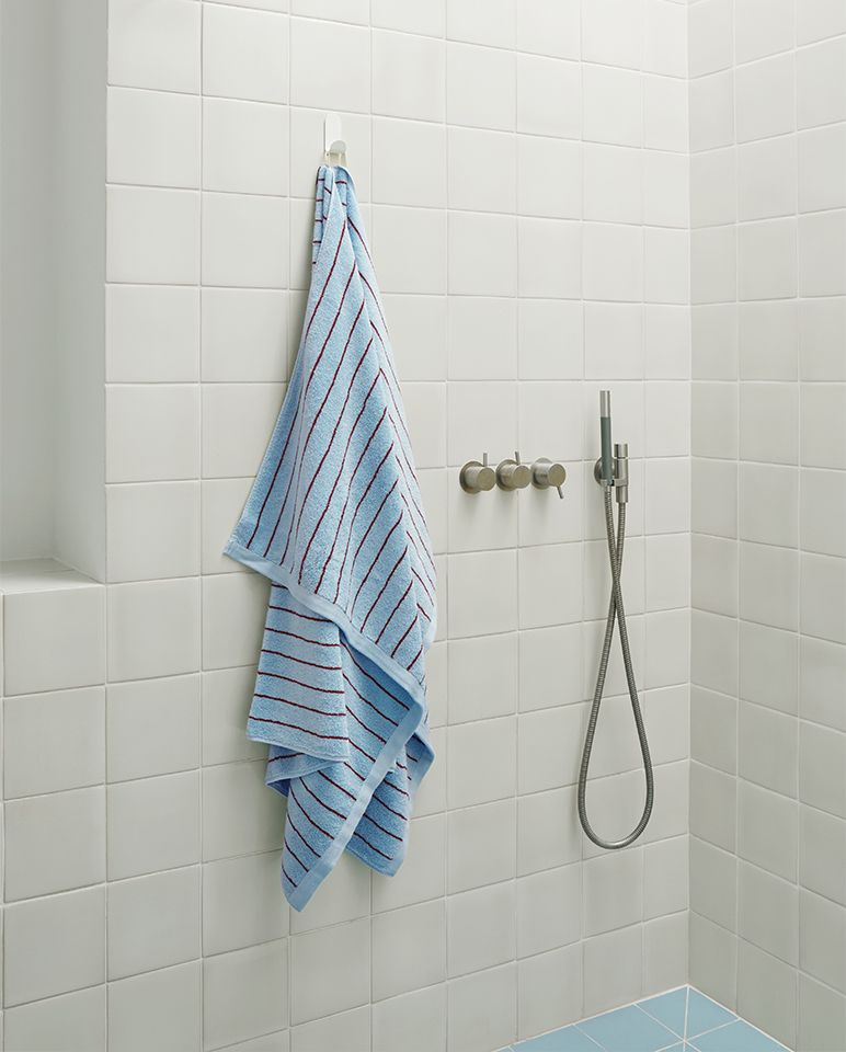 Serviette de bain à rayures | Bleu Égée / Bordeaux
