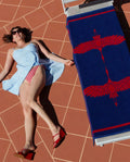 Serviette de plage Héron 90x170 | Bleu Abysses / Rouge Athéna