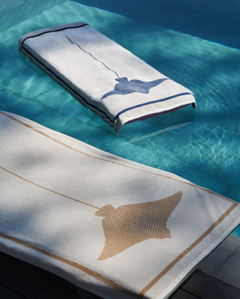 Stingray Beach Towel | Cream / Sand