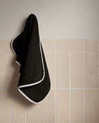Serviette de toilette | Noir Liseré Blanc
