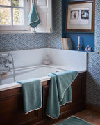 Serviette de toilette | Bleu Chardin Liseré Rose Nymphe