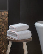 Serviette de bain | Blanc Liseré Rose Nymphe