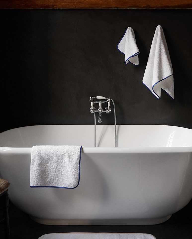 Serviette de bain | Blanc Liseré Bleu Cobalt