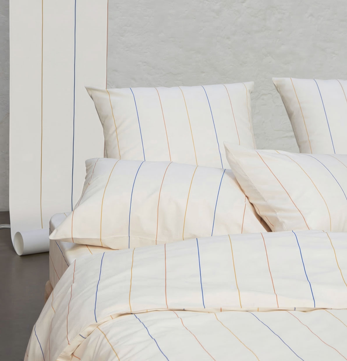 Le linge de lit en percale de coton écru liseré noir La Serviette Paris